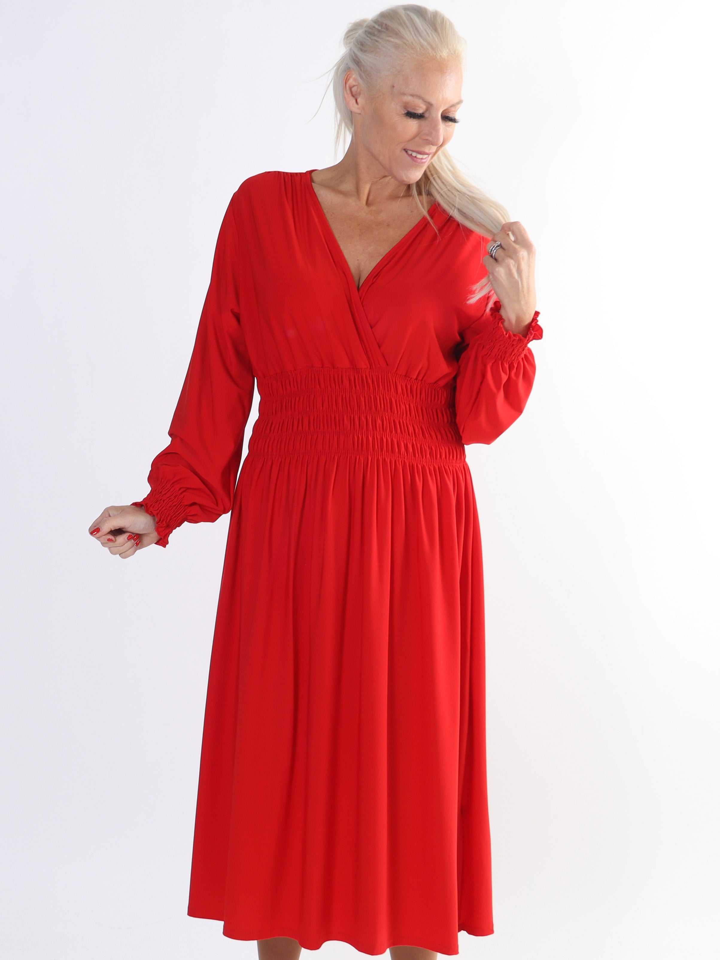 Pams Plain Midi L/S - Elastisk klänning i plus size med smock